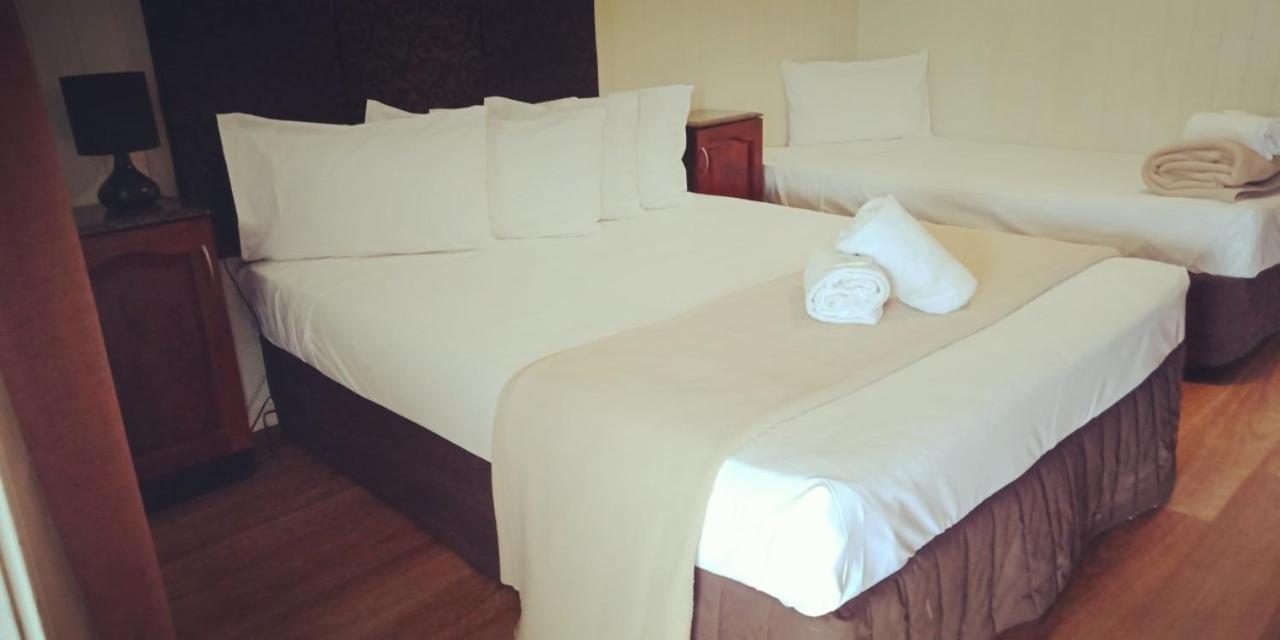 Country Plaza Motor Inn Mackay Bagian luar foto