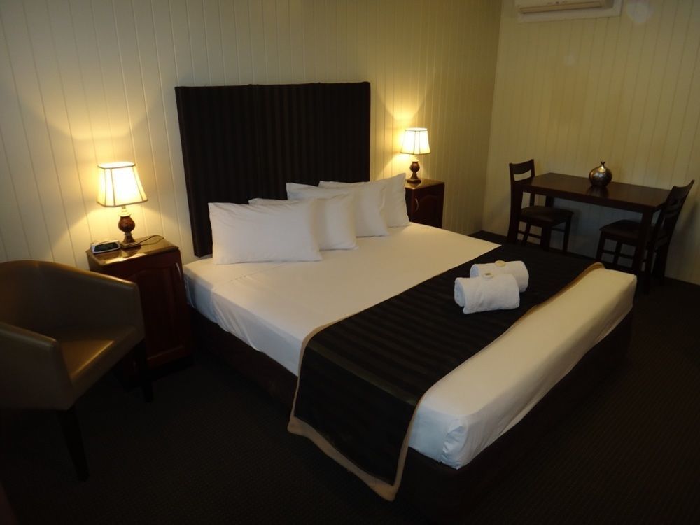 Country Plaza Motor Inn Mackay Bagian luar foto