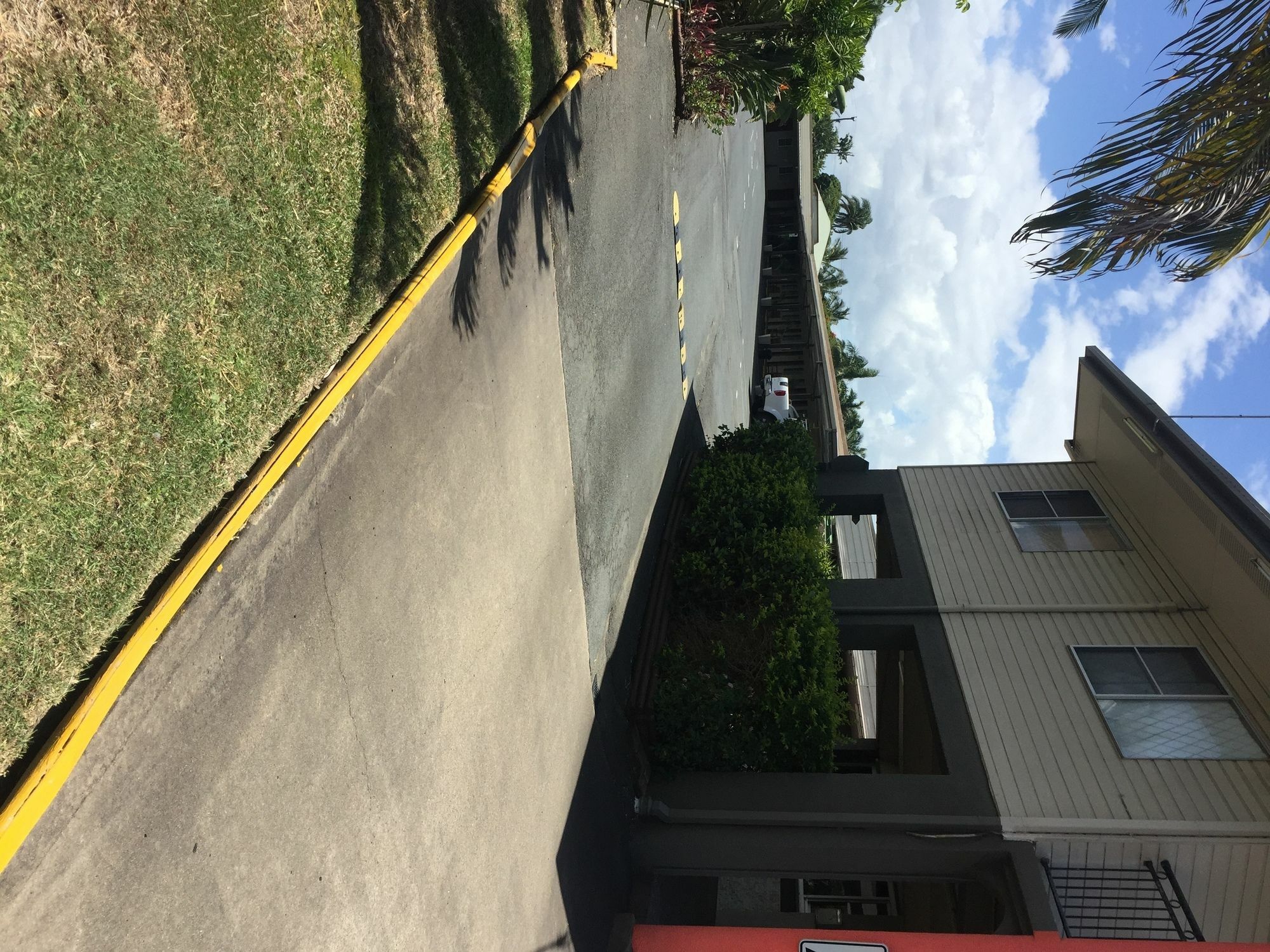 Country Plaza Motor Inn Mackay Bagian luar foto